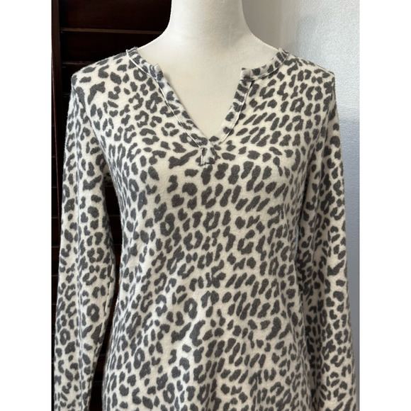 Socialite Womens Pullover Fuzzy Sweater White Leopard Print Long Sleeve S New - Picture 2 of 8